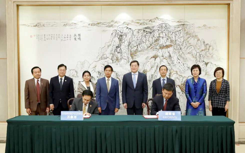 好博環(huán)境向老撾萬(wàn)象捐贈(zèng)7臺(tái)環(huán)衛(wèi)裝備，助力“一帶一路”建設(shè)
